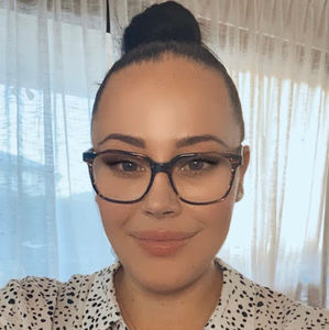 Meet your Posher, Caitlin